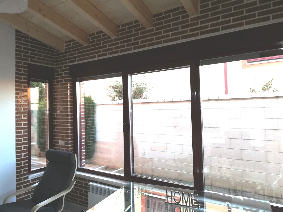 Ventana practicable de PVC en vivienda de Zamora