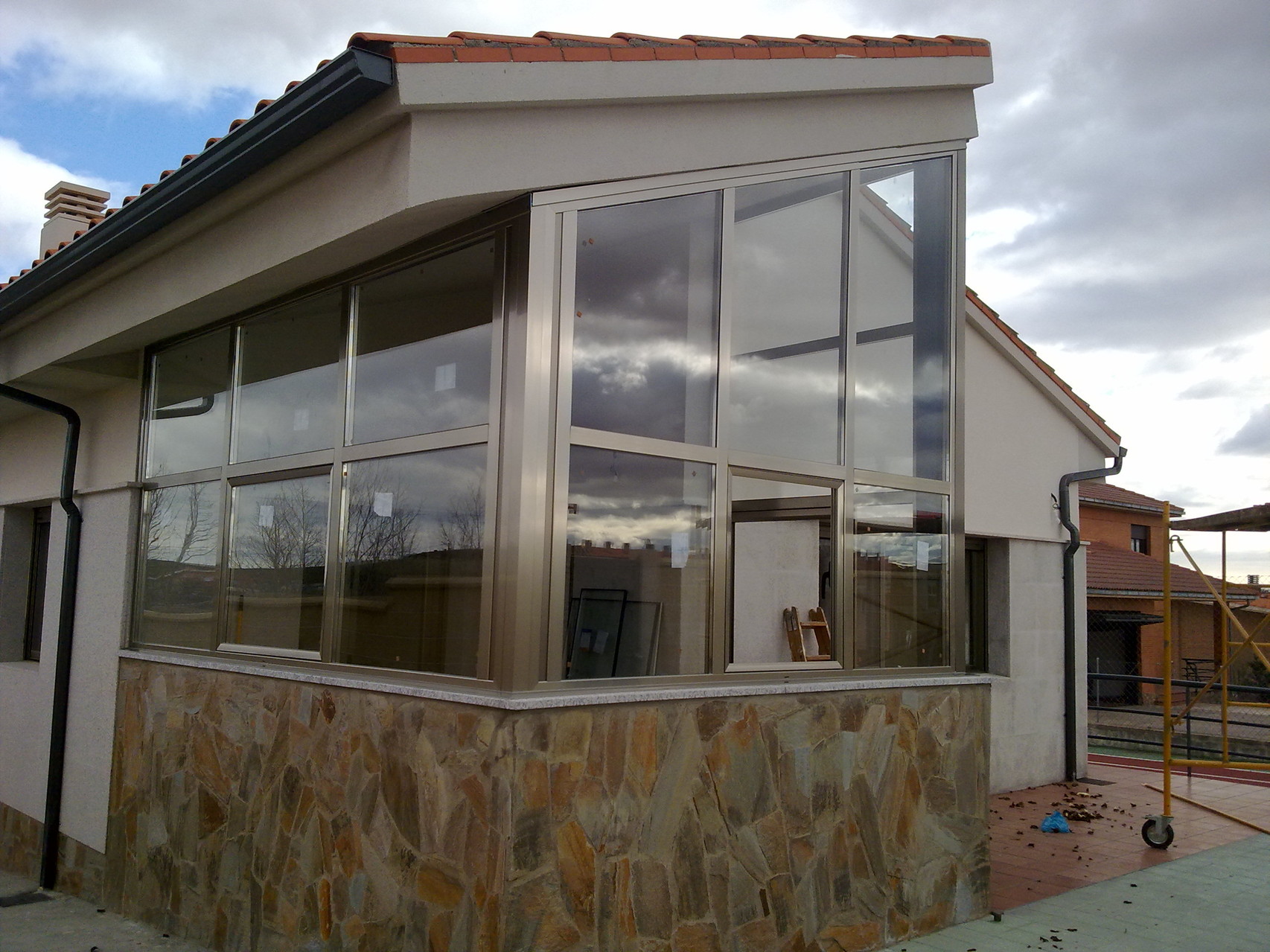 Cerramiento de aluminio para porche en Zamora