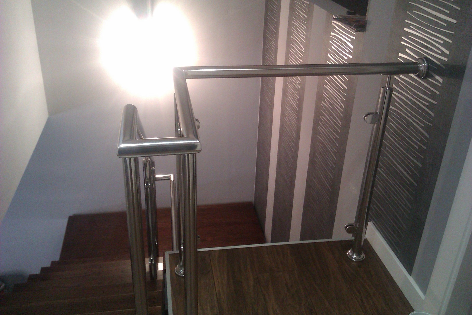 Barandilla de inoxidable con cristal laminado en Zamora